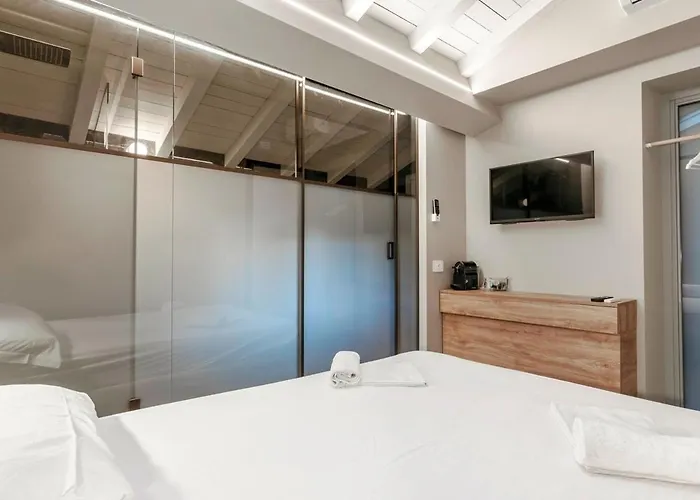 Host4u - Beautiful New 56 In Center Piazzale Arnaldo Appartamento Brescia